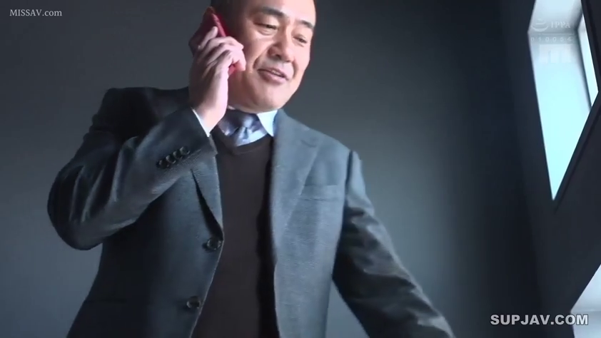 面部 · Stand · Inside the office · 手机 · Suit · 通话 · 谈笑 · 中年大叔