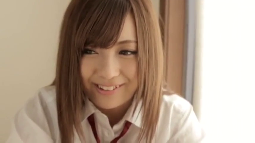 室内 · 校服 · 脸部 · 微笑 · 长发 · 正面 · 开朗