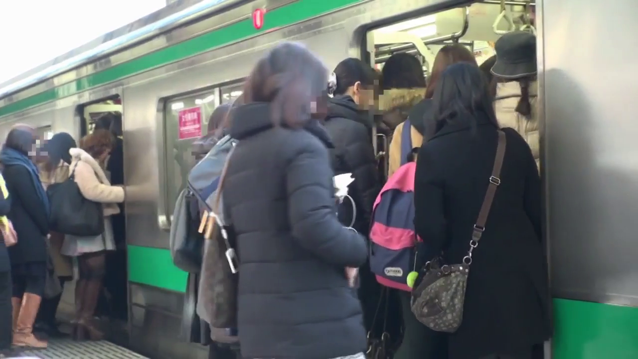 Stand · bland · 背包 · 公共场所 · 地铁站 · 冬装 · Commuting