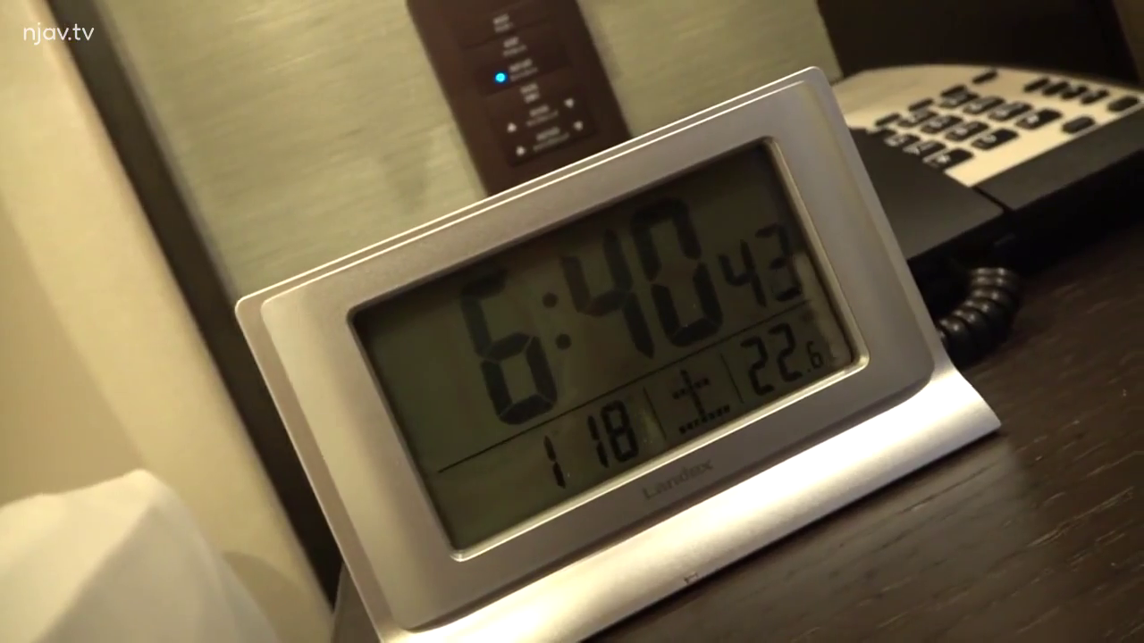 臥室 · 特寫 · 鬧鐘 · 时间