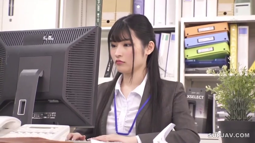 坐姿 · 严肃 · 办公室 · 电脑 · 职业装 · 上半身 · OL · 办公