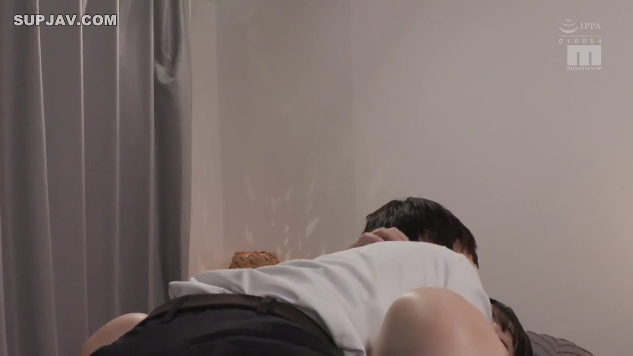 室內 · 性交 · 白襯衫 · 床 · 模糊 · 男上位 · 成人 · 侧位中景