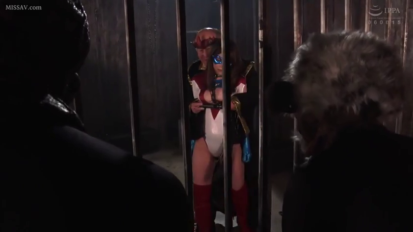 全身 · 站立 · 铁笼 · 紧身衣 · 地牢 · Cosplay · 被俘 · 恐慌