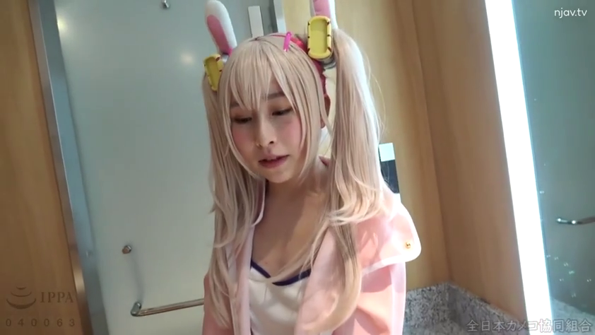 忧郁 · 脸部 · 浴室 · 站立 · 双马尾 · 静止 · 兔耳发箍 · COS服