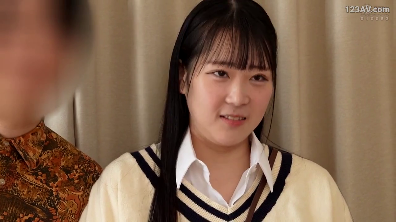 室内 · 面部 · 站立 · 羞涩 · 凝视 · 学院风毛衣