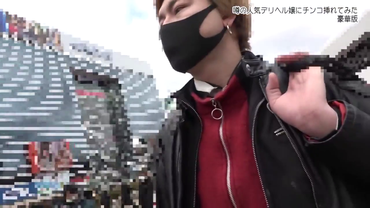 遮挡 · 马赛克 · 站立 · 半身 · 行走 · 户外 · 口罩 · 夹克