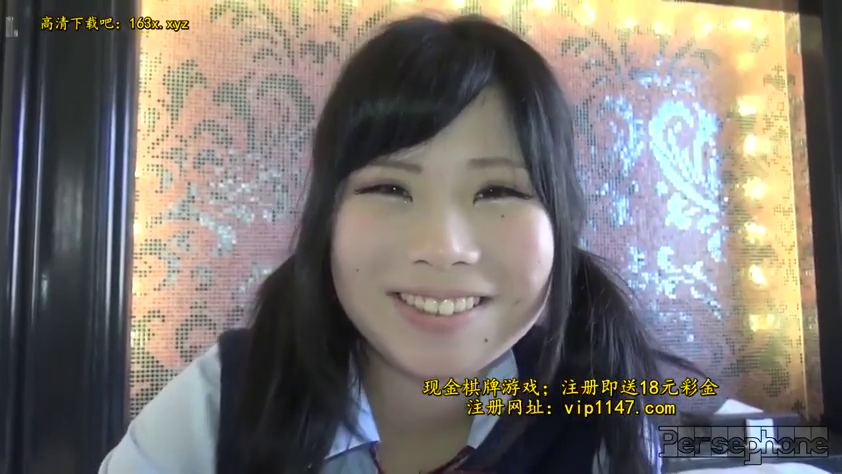 室内 · 脸部 · 微笑 · 对视 · 长发 · 正面 · 学生装