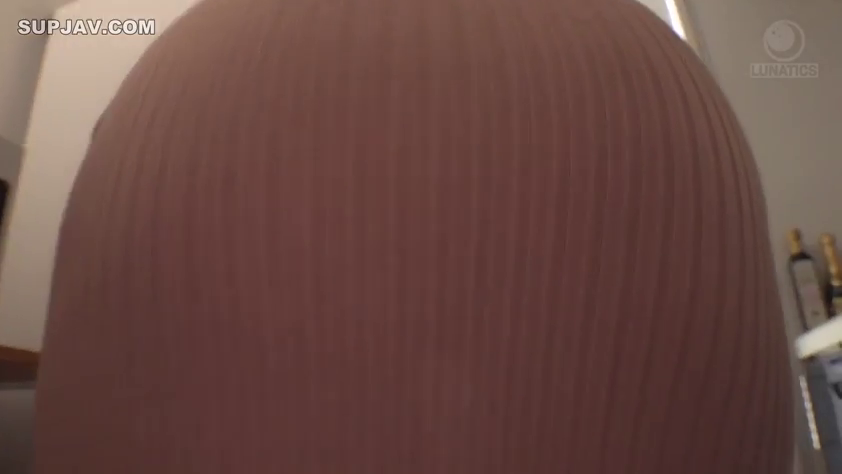 室内 · 站立 · 展示 · お尻 · 酒瓶 · 特写 · 紧身毛衣