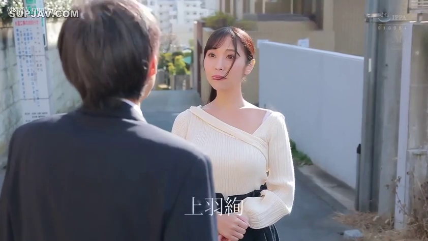 会話 · 站立 · 半身特写 · 认真 · 户外街道 · 黑色长裙 · 角色背影