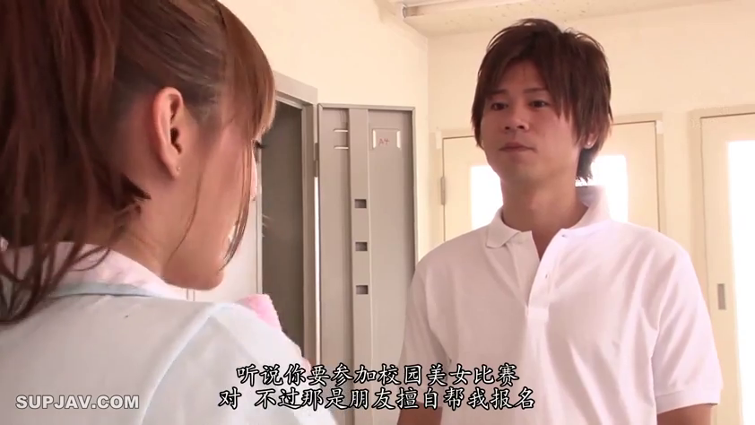 会話 · 站立 · 字幕 · 平静 · カジュアルウェア · 走廊 · 储物柜