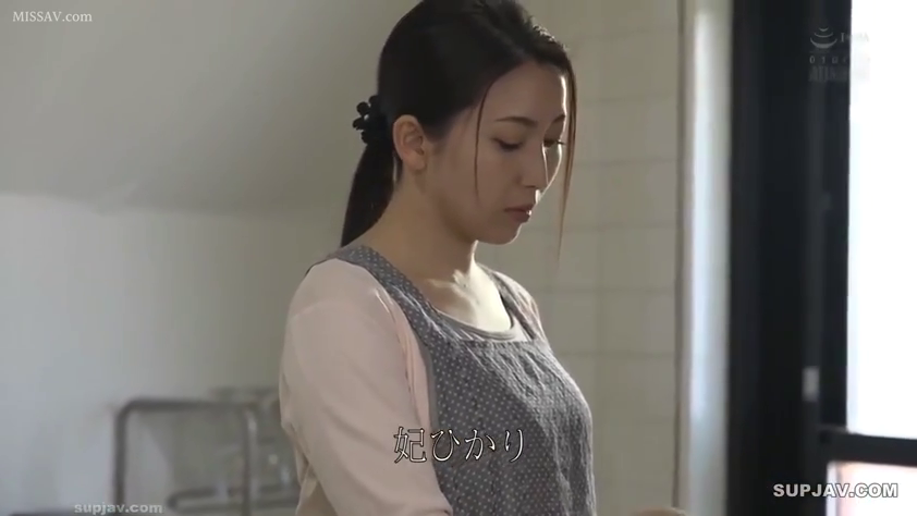 Indoor · Stand · Subtitles · 平静 · Apron · 做家务