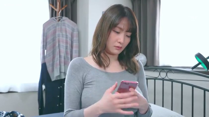 Sitting Posture · Serious · Bedroom · Medium shot · 手机 · bodysuit · Playing with phone