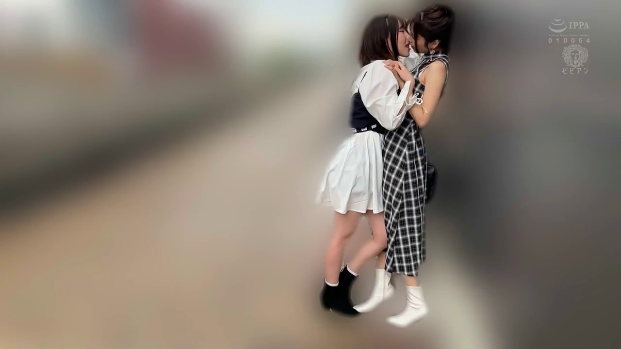 投入 · 站姿 · 全景 · 接吻 · 街道 · 连衣裙 · 百合