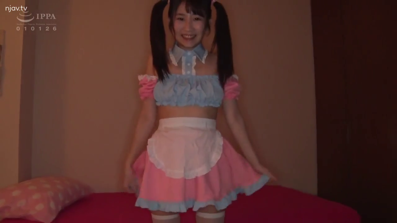 全身 · 卧室 · 床铺 · 站立 · 微笑 · 女仆装 · 双马尾 · 展示姿势