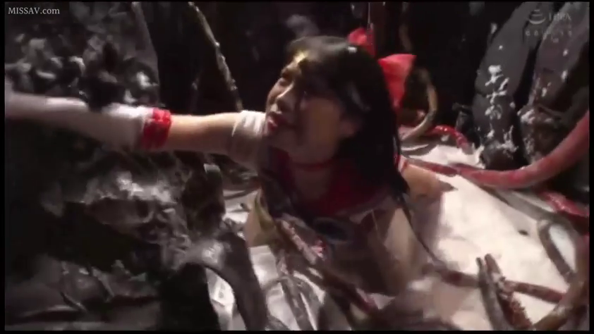 角色扮演 · 近景 · 水手服 · 挣扎 · 恐惧 · 虚幻场景 · 被缠绕 · 触手