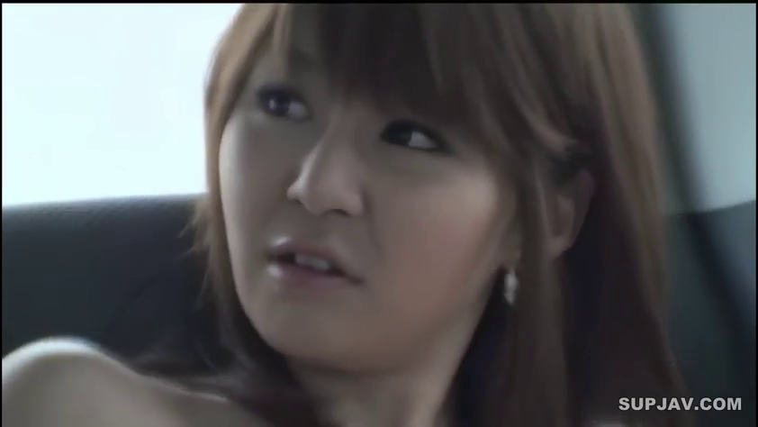 Close-up of the face · Fully nude · Eye contact · 车内 · 长发 · 疑惑 · 耳饰 · 侧方