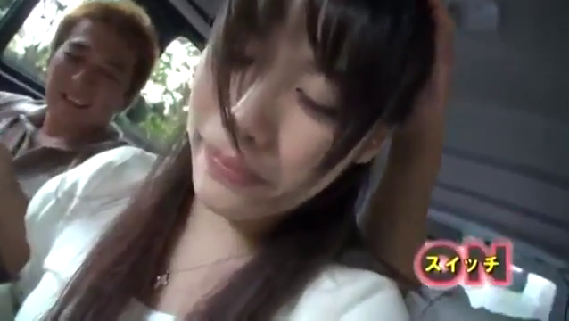 坐姿 · 面部特写 · 白色上衣 · 车内 · 车震 · 迷离享受 · 镜头晃动