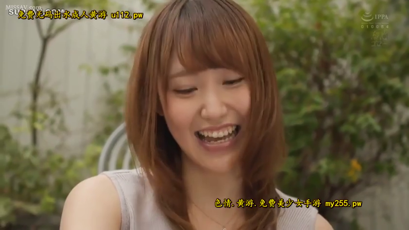 脸部 · 站立 · 背心 · 户外 · 大笑 · 开心