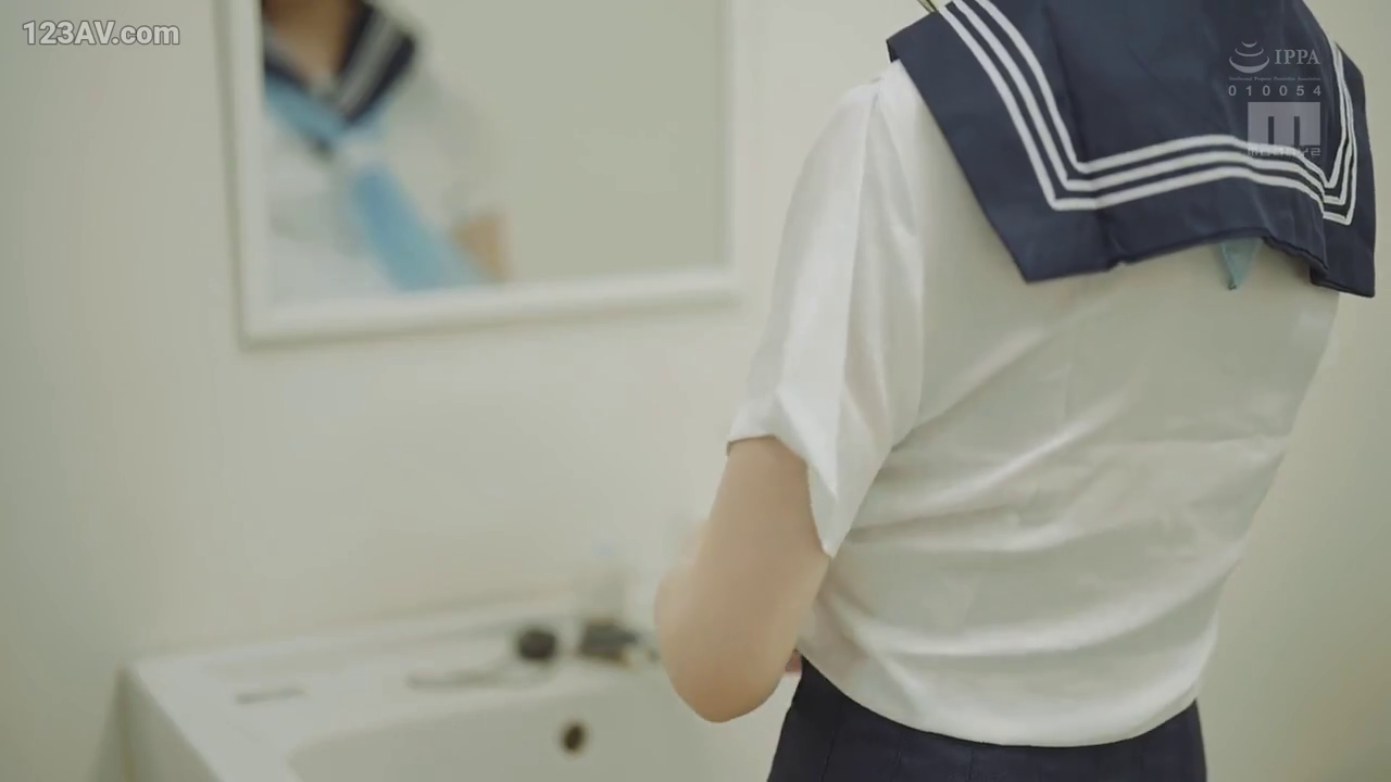 站立 · 水手服 · 洗手间 · 整理衣物 · 背部 · 镜子 · JK