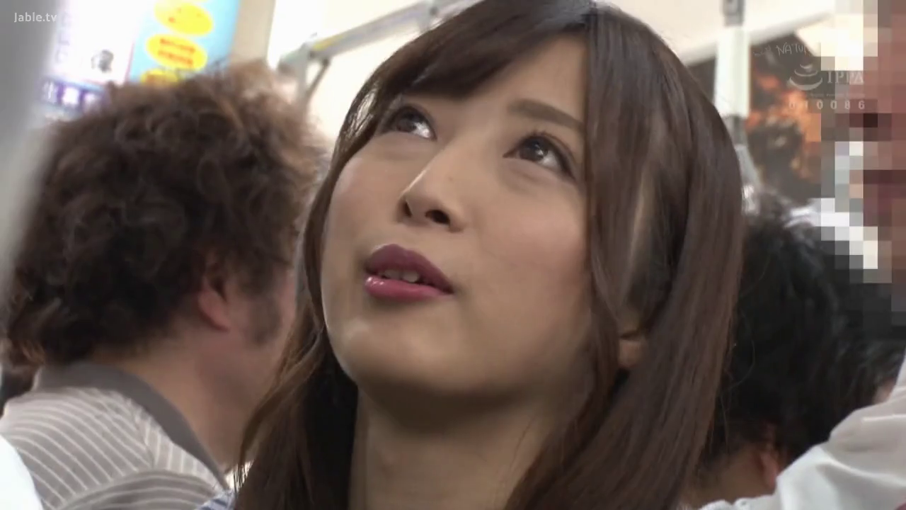 站姿 · 襯衫 · 恍惚 · 是 · 電車 · 仰望 · 吊环 · 人群拥挤