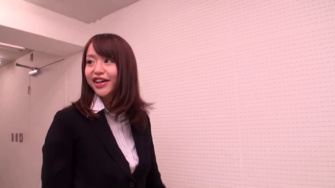 Conversation · Stand · Smile · Half-body · Asian women · 室内走廊 · OL uniform