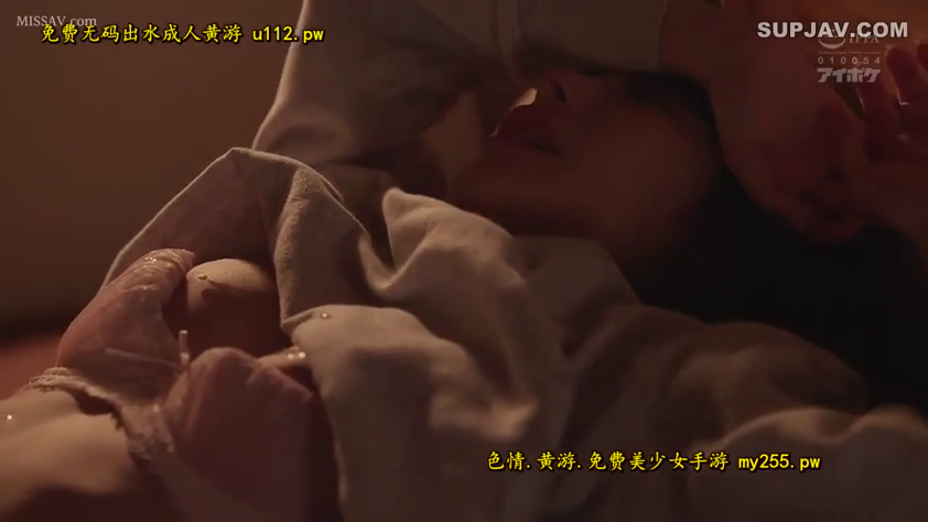 室內 · 脸部 · 迷離 · 誘惑 · 昏暗 · 躺卧 · 開襟衫