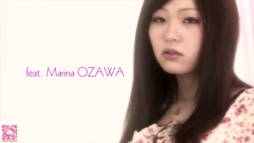 Indoor · 面部 · Melancholy · Stand · Necklace · Gaze · Floral blouse · Watermark text