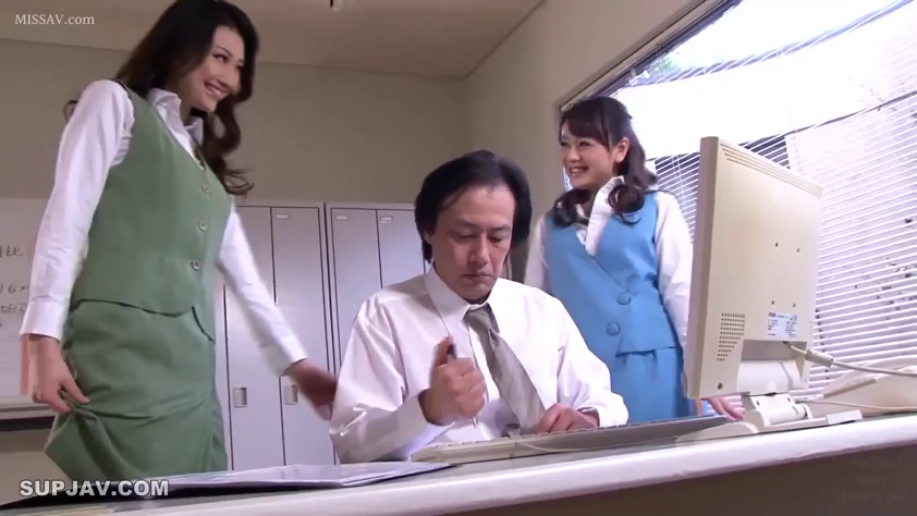 站立 · 办公室 · 显示器 · 微笑 · 职业装 · 职场 · 办公交流