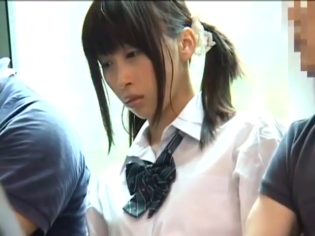 座り姿勢 · 委屈 · 顔のクローズアップ · 忍耐 · JK制服 · 学生 · 公共交通室内