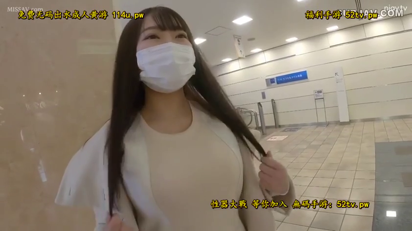 面部 · 站立 · 行走 · 平凡 · 紧身衣 · 口罩 · 公共の場 · 街拍