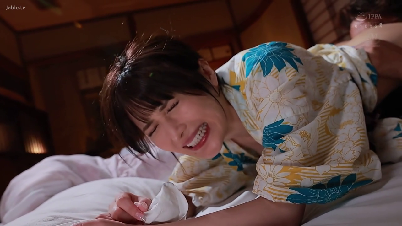 后入式 · 苦痛 · 上半身特写 · 強迫 · 纸巾 · 日式房间 · 碎花浴衣 · 被动抽送