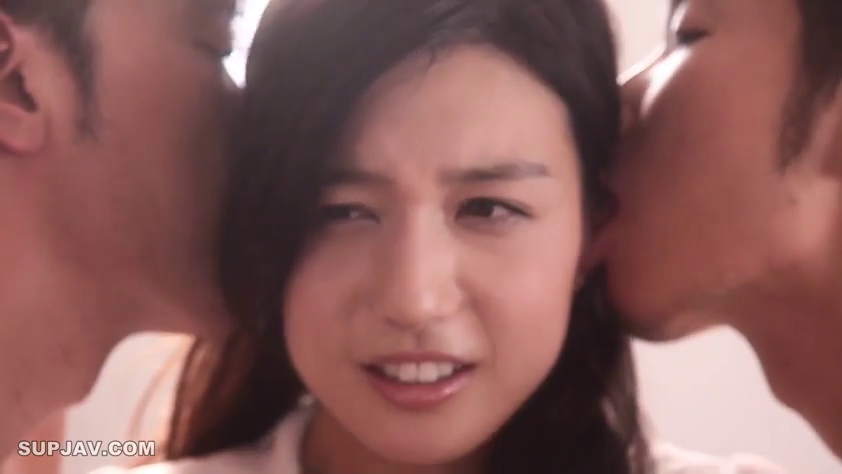 室内 · 面部 · 站立 · 楽しんで · 白衬衫 · キス · 多人