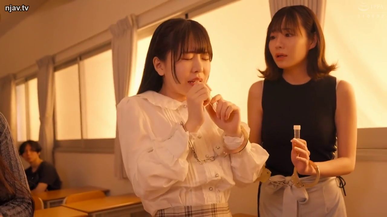 Classroom · Stand · 白衬衫 · 手铐 · 多人 · 上半身 · Crying · 被捕