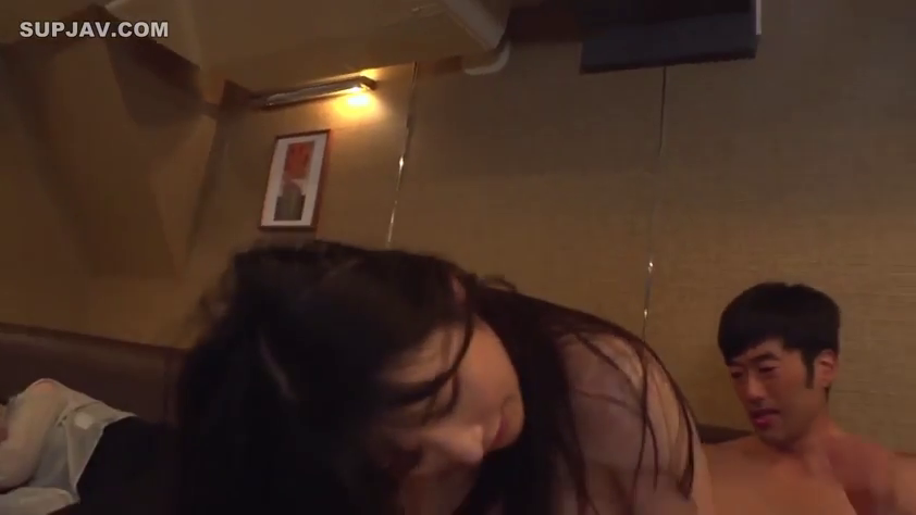 室内 · 面部 · 楽しんで · うつ伏せ · 半裸 · 薄暗 · 亲热