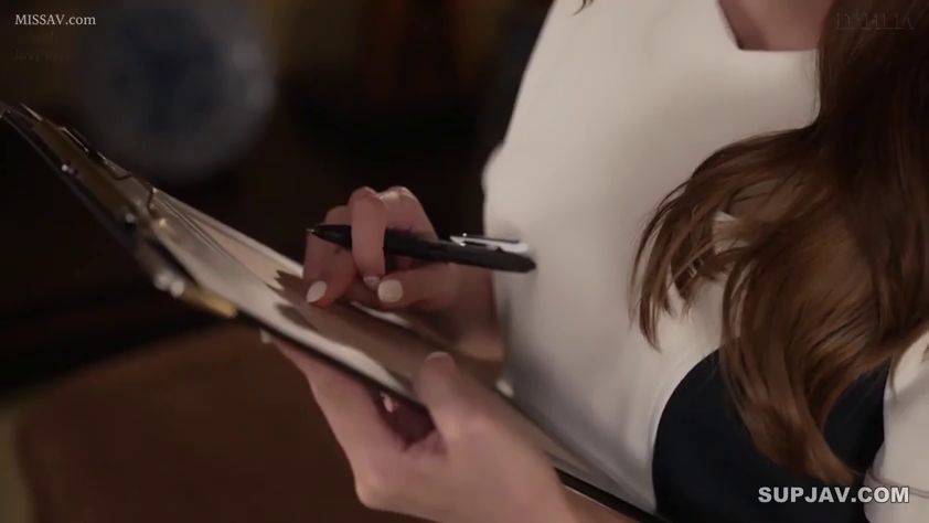 办公室 · 站立 · 职业装 · 手部特写 · 职场风格 · 写字板 · 书写