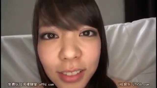 顔 · 寝室 · 微笑 · 注視 · うつ伏せ · 长发 · 裸露