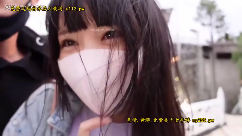 脸部 · 站立 · 微笑 · 对视 · 街道 · 口罩 · 牛仔外套 · 齐刘海