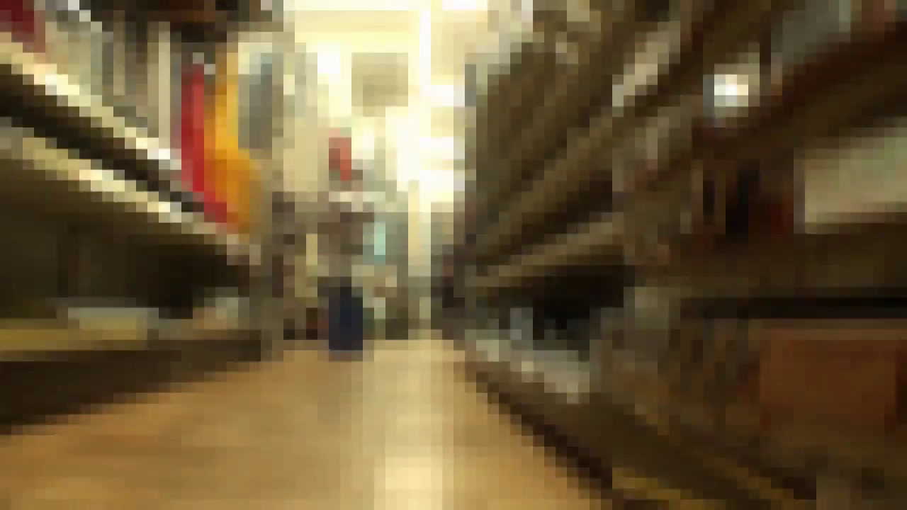 远景 · 货架 · 仓库 · 模糊