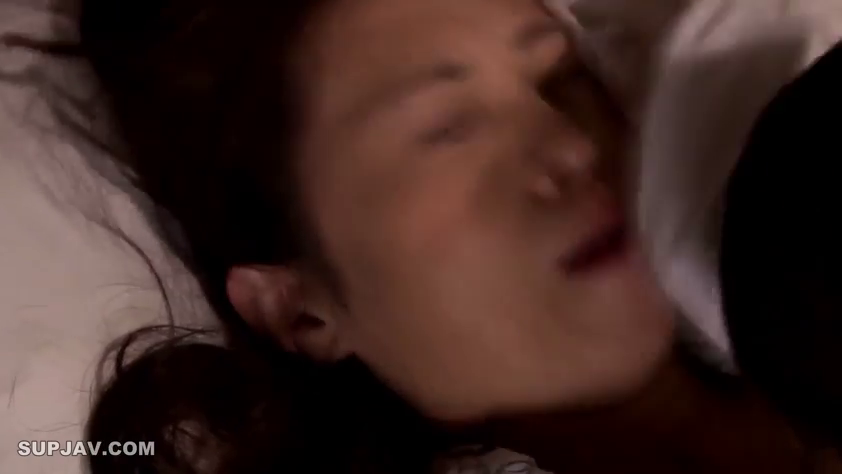 室内 · 陶醉 · 仰卧 · 面部特写 · 呻吟 · 动感模糊