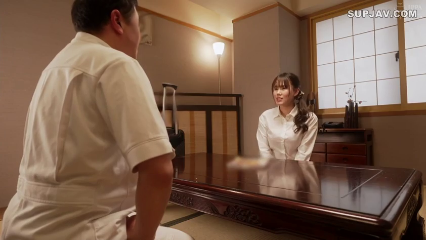 Indoor · Conversation · Japanese-style room · coffee table · Medium shot · 自然 · white shirt · 对坐