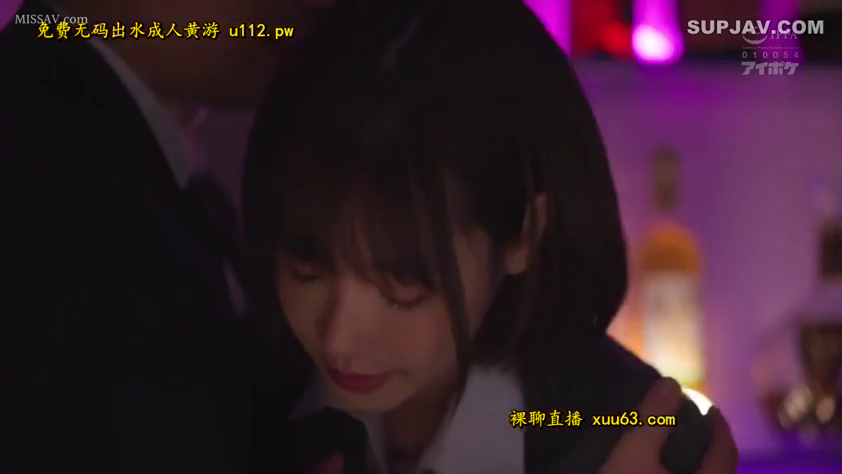 憂鬱 · 顔部のクローズアップ · 站姿 · 抱擁 · 酒吧 · スーツシャツ · 情感剧情