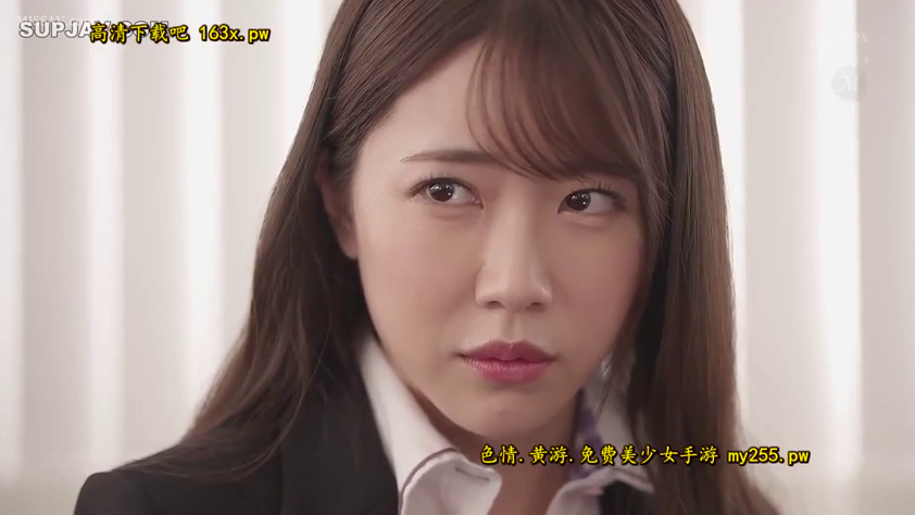 严肃 · 白衬衫 · 面部特写 · 注视 · 正面站立 · OL题材 · 办公室背景