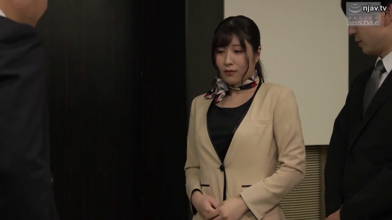 办公室 · 专注 · Stand · 黑色内搭 · 职业互动 · OL制服题材