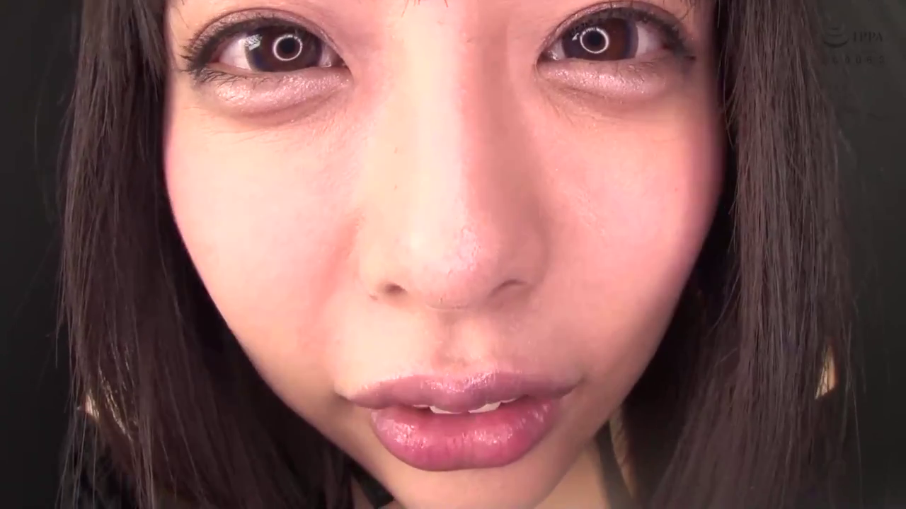 室内 · 凝视 · 大特写 · 不可见 · 迷离诱惑 · 五官 · 俯视直视