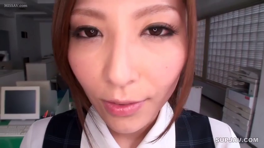 办公室 · 电脑 · 面部特写 · 诱惑 · 凝视 · 俯视镜头 · 职场制服 · OL风格