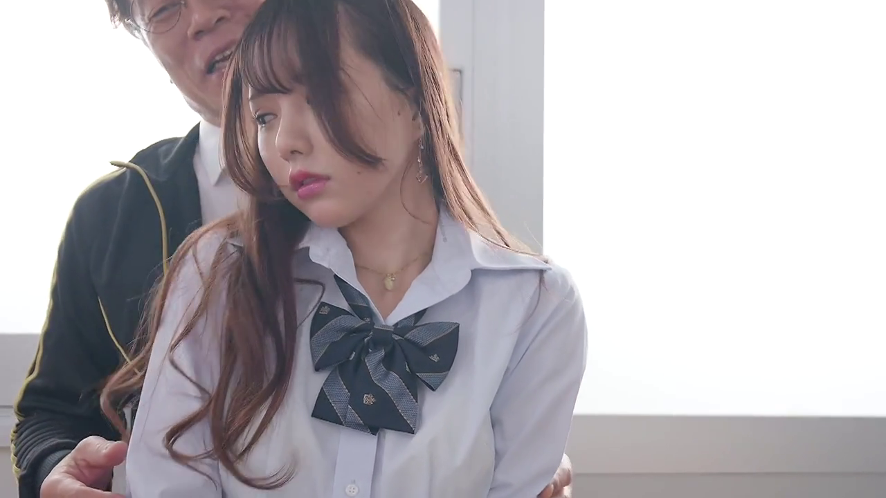 室内 · 校服 · 上半身 · 痴汉 · 骚扰 · 被抱 · 担忧