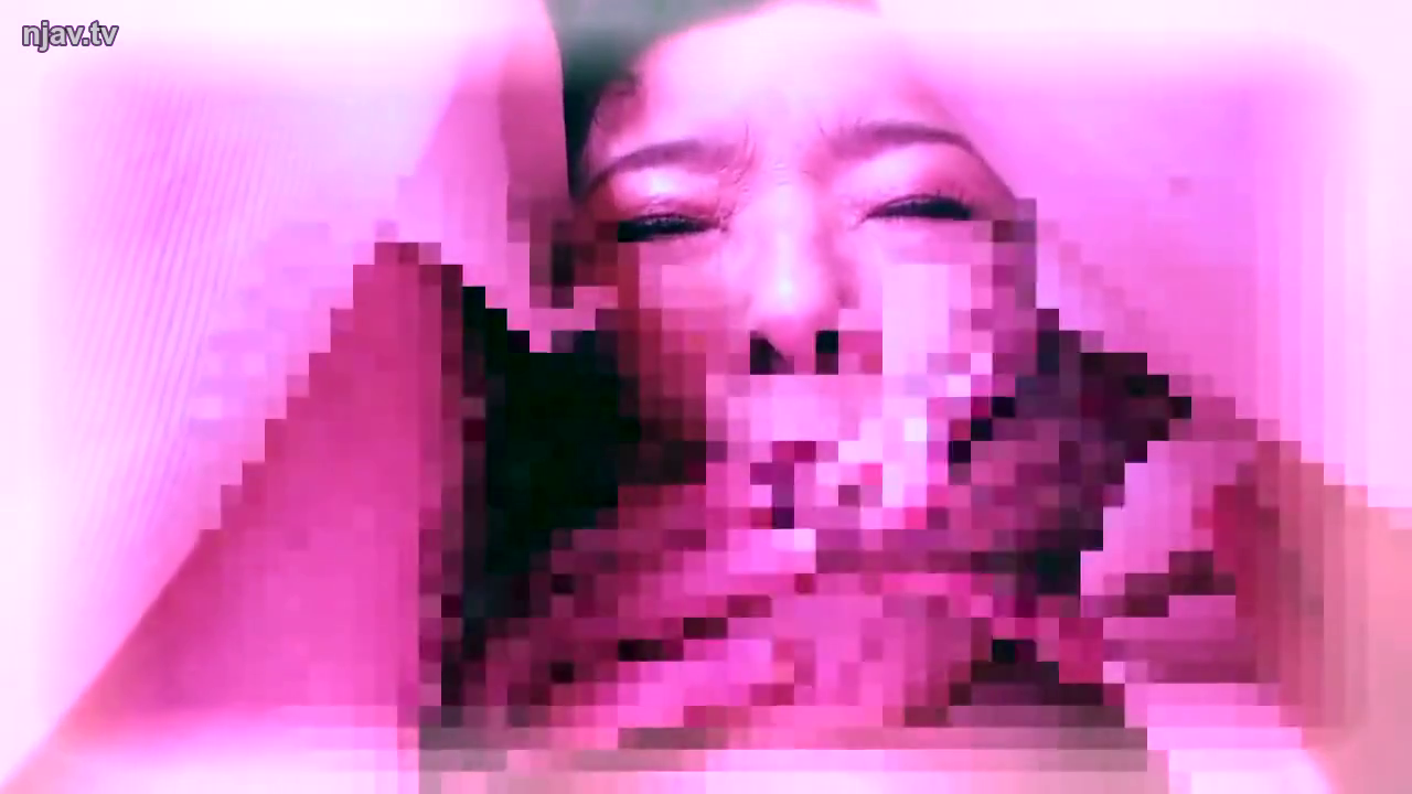 室內 · 臉部特寫 · 臥姿 · 重度馬賽克 · 口部动作 · 涣散 · 粉色影调