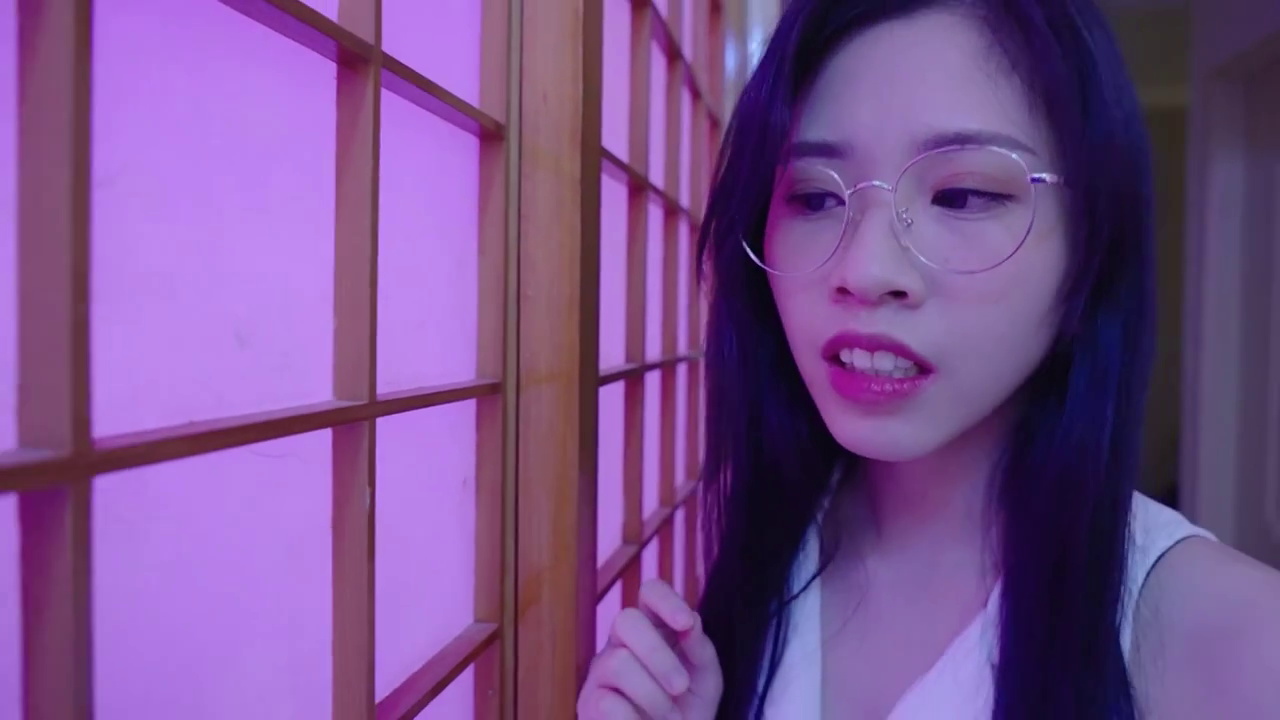 面部 · Glasses · Stand · White tank top · Observation · 平常 · 室内障子前 · 紫光