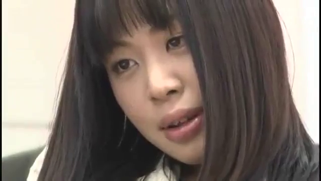 Indoor · Melancholy · 面部特写 · White top · 静止 · 侧头 · Pure and innocent vibe