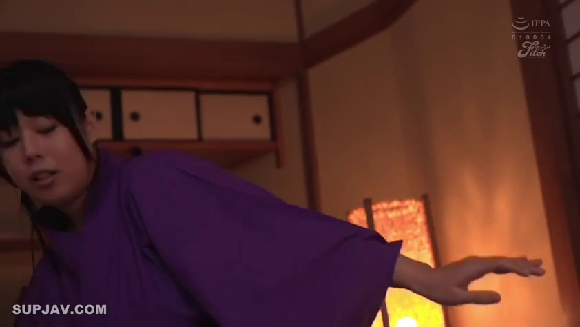 和室 · 迷離 · 近景 · 挑発 · 紫色和服 · 侧身延伸 · 日式灯具 · 传统风格